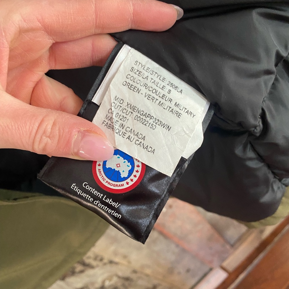 Canada Goose Parka - Picture 6 of 9